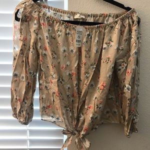NEW Off the Shoulder, quarter sleeves, Floral Top